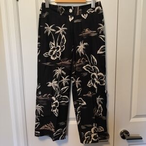 Tommy Bahama 100% Silk Cargo Capri Pants Size 2